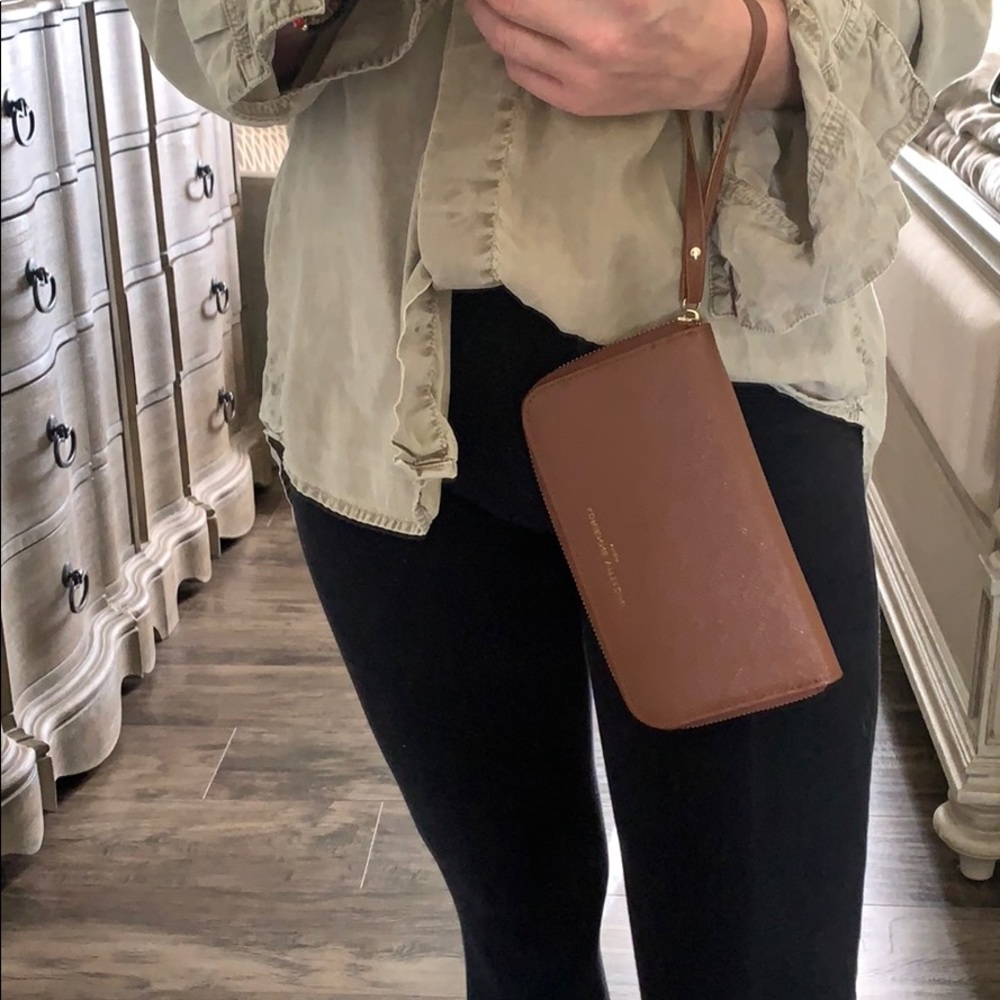 Adrienne Vittadini - Charging Wristlet